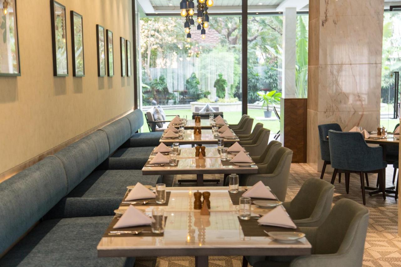 Отель Radisson Blu Mumbai International Airport Экстерьер фото The restaurant