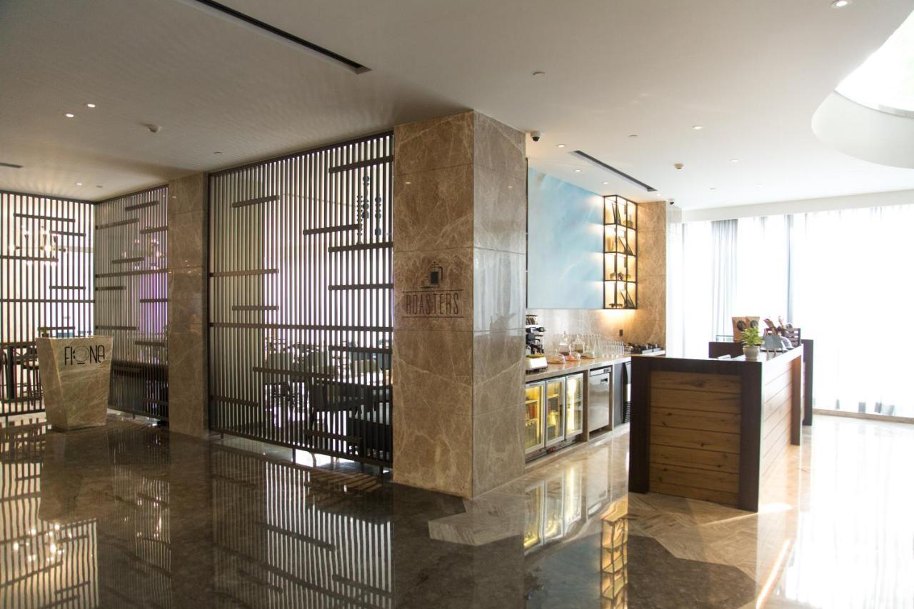 Отель Radisson Blu Mumbai International Airport Экстерьер фото The interior of the lounge