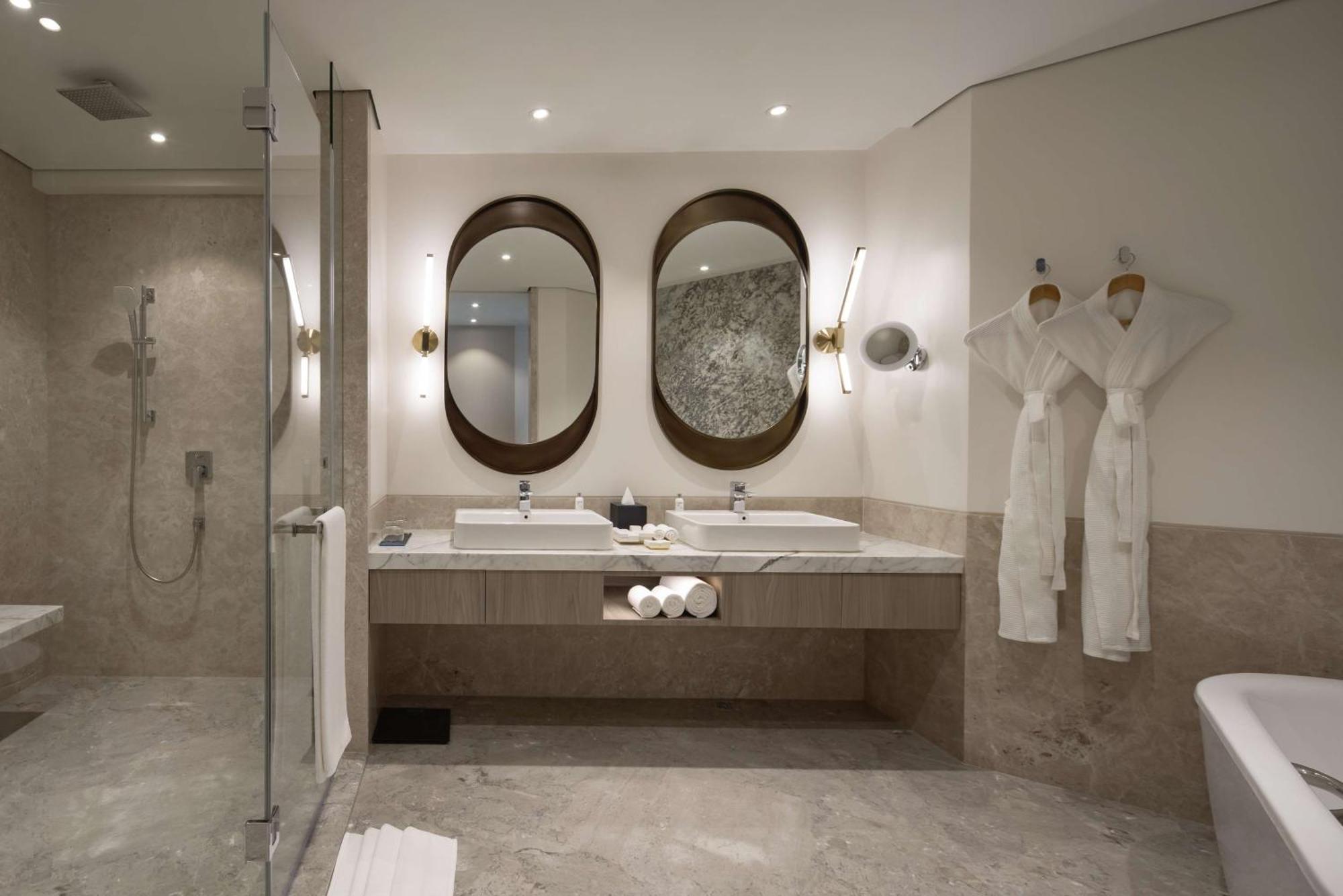 Отель Radisson Blu Mumbai International Airport Экстерьер фото Bathroom