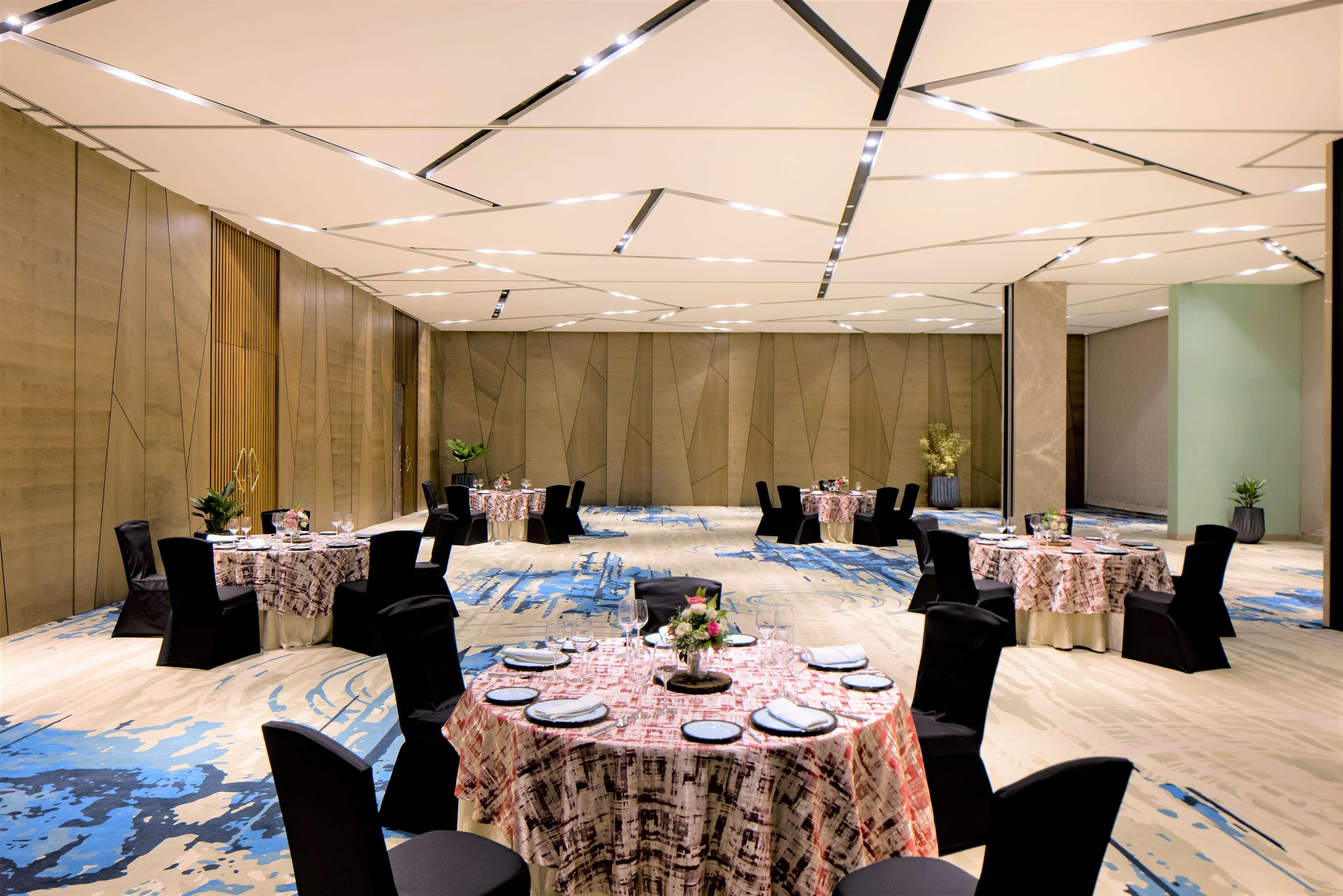 Отель Radisson Blu Mumbai International Airport Экстерьер фото The ballroom