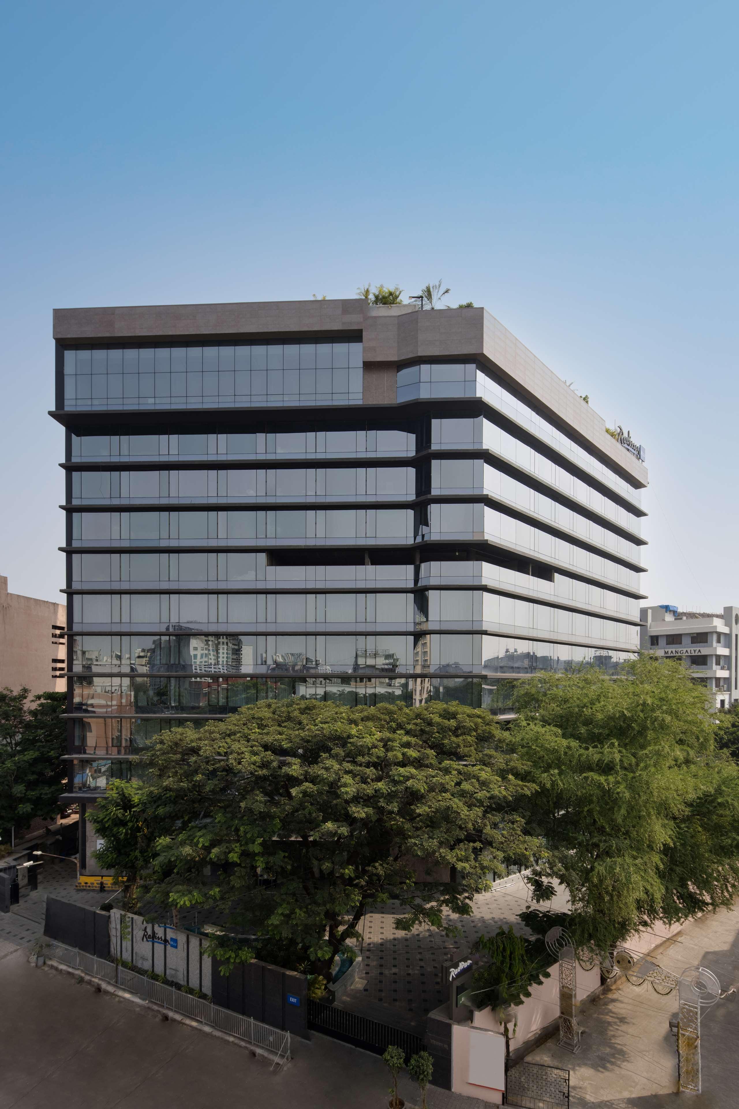 Отель Radisson Blu Mumbai International Airport Экстерьер фото The building of the National Library of Greece