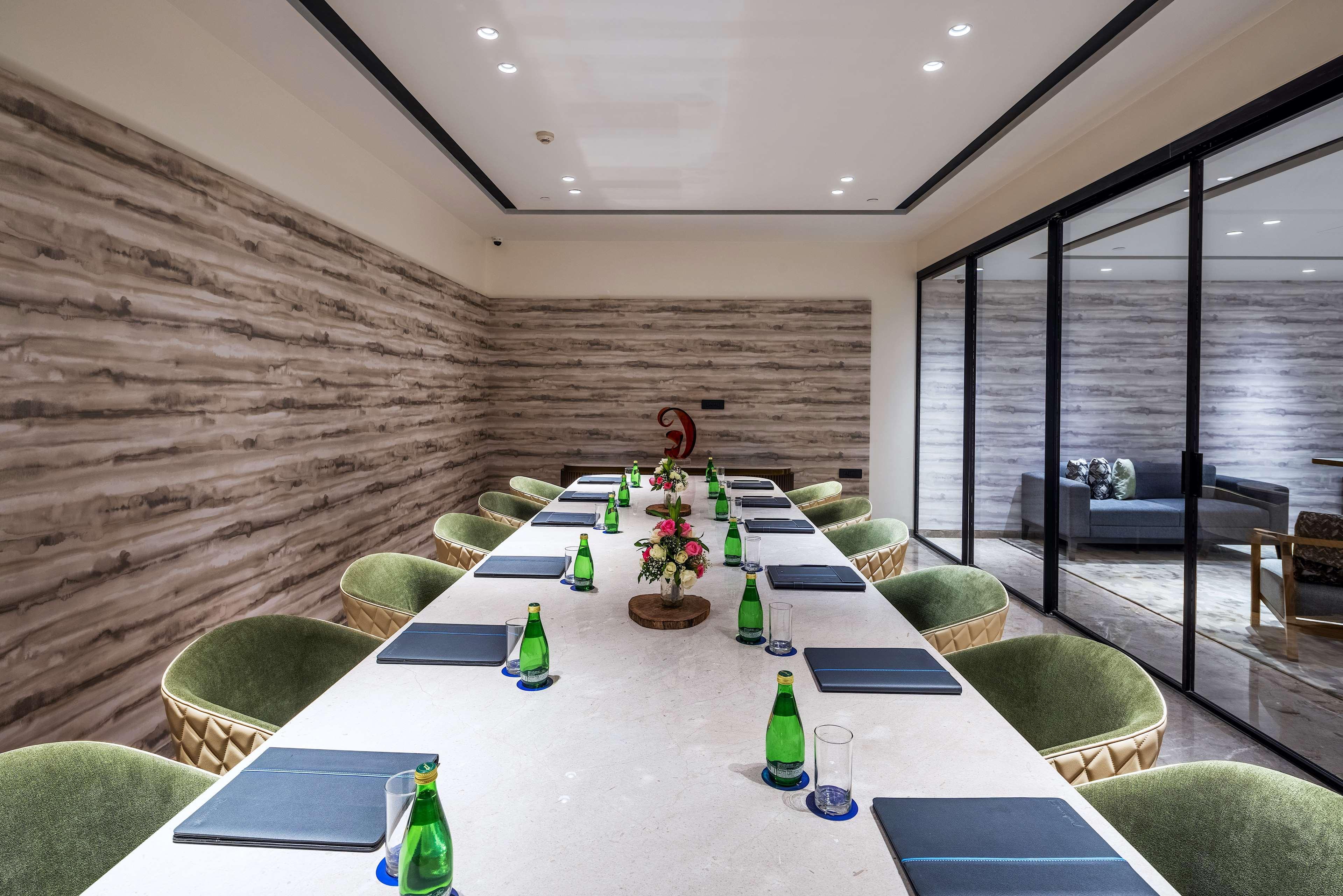 Отель Radisson Blu Mumbai International Airport Экстерьер фото Meeting room at the hotel